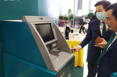 Vietnam pilots cash withdrawal at ATMs with chip-based ID cards