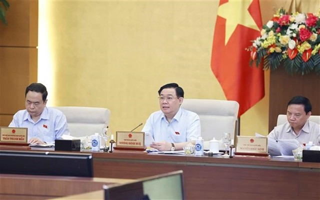 The National Assembly Chairman Vương Đình Huệ (centre) chaired the closing meeting of the Standing Committee yesterday in Hà Nội. (Source: VNA)