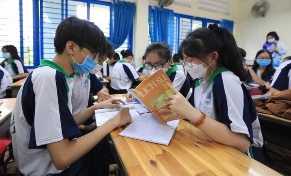 Students study history at school. (Sourc: Thanh Nien)