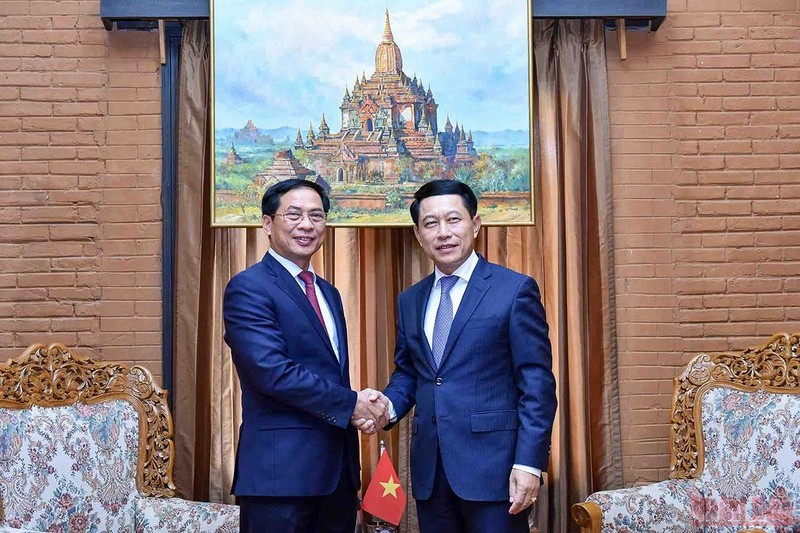 Bộ trưởng Ngoại giao Bùi Thanh Sơn gặp Phó Thủ tướng, Bộ trưởng Ngoại giao Lào. (Source: People)