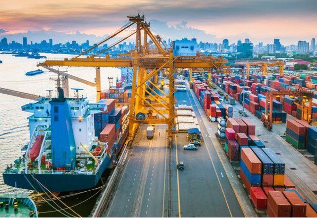 Import-export turnover surpasses 400-billion-USD mark. (Source: qdnd)