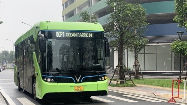 Electric buses help improve public transport quality of Hanoi