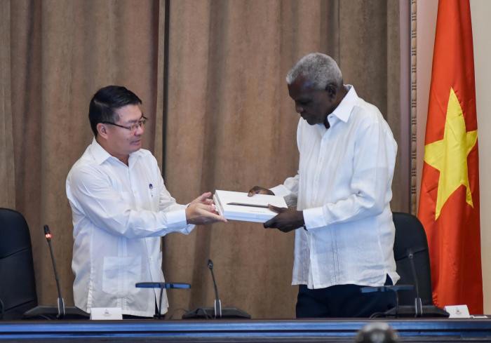 Speaking at the handover ceremony held on August 11 in Havana, Vietnamese Ambassador to Cuba Le Thanh Tung said the equipment is intended to help the Cuban legislature improve its operational efficiency. (Source: VNA)
