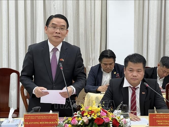Vilayvong Bouddakham, Secretary of the provincial Party Committee and Governor of Champasak, said cooperation between the two localities in 2022 – 2026 will pay attention to human resources training, economic development, and friendship and social security. (Source: VNA)