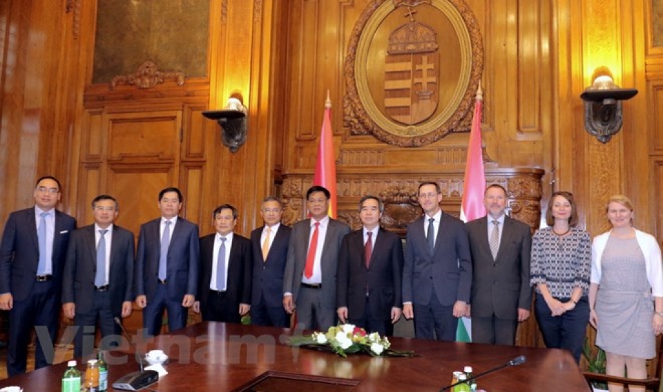 vietnam wishes to bolster investment cooperation with hungary