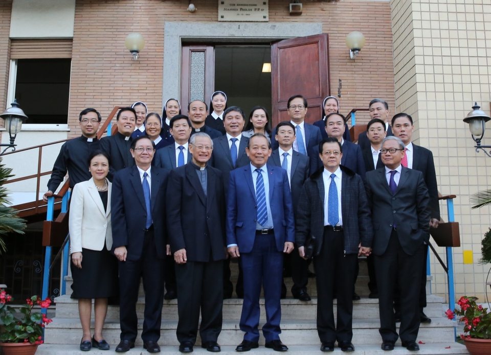 Deputy PM Truong Hoa Binh meets Vatican leaders deputy pm truong hoa binh meets vatican leaders