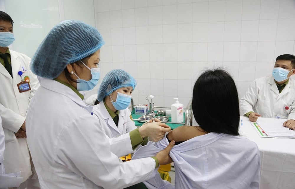 (1.30) Astra Zeneca COVID-19 vaccine is licensed in Vietnam. - Illustrative image (Photo: VNA)