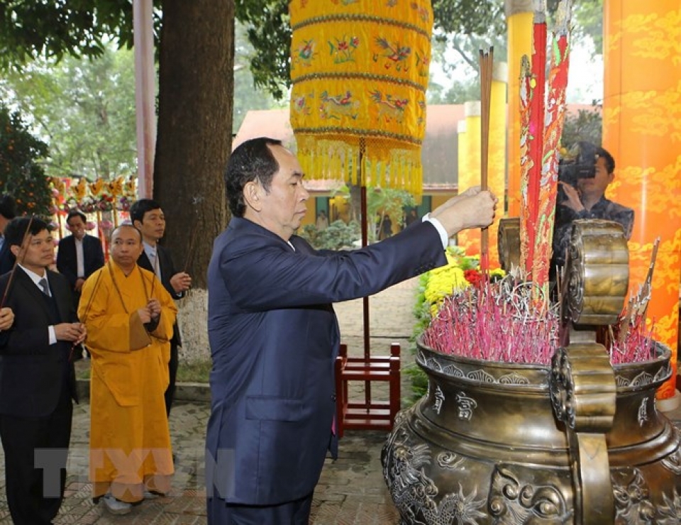 president visited spring festival in thang long citadel