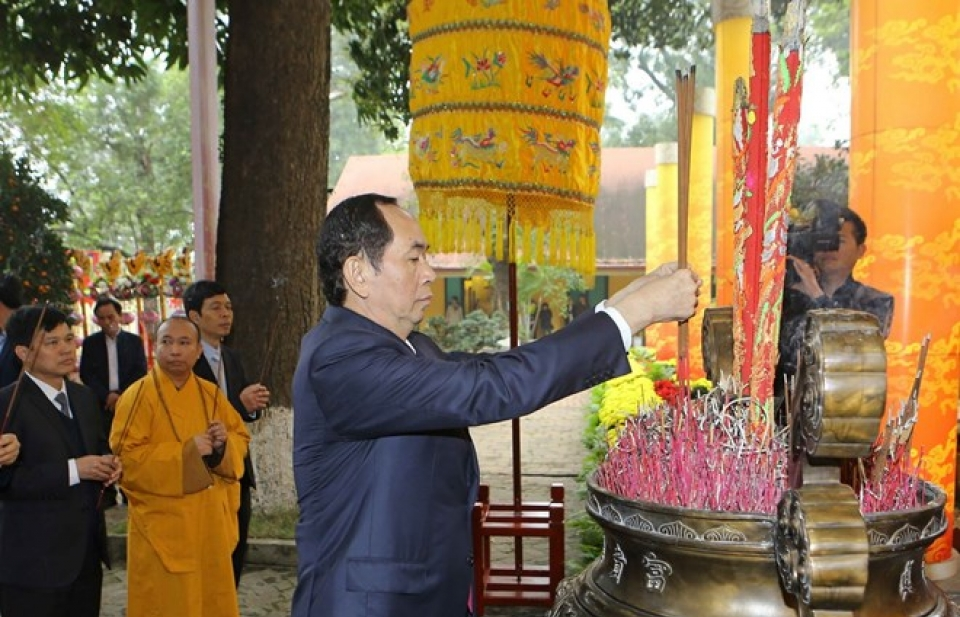 President visited spring festival in Thang Long citadel