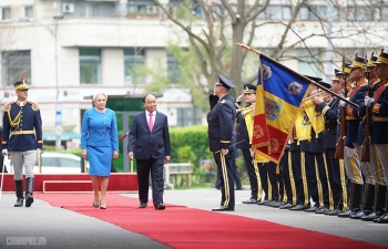 Romanian PM hosts welcome ceremony for Vietnamese PM Nguyen Xuan Phuc