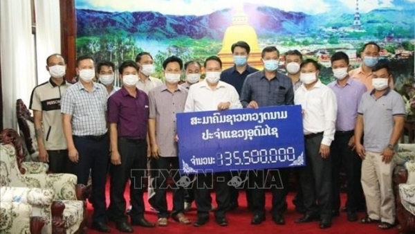 Vietnamese association in Laos donate supplies to aid local COVID-19 response