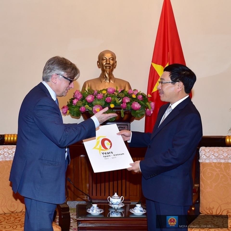 dpmfm pham binh minh meets with secretary of state for foreign affairs cooperation of spain ignacio yba ez rubio