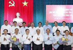 Prime Minister holds working session with Mekong Delta localities