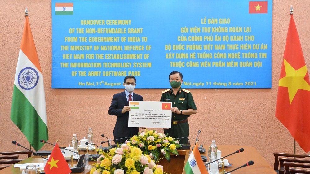 Embassy of India handed over 1 million USD cheque to Viet Nam's MOD