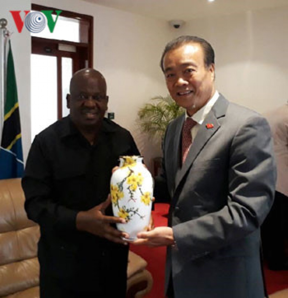 vietnam wants to further develop ties with tanzanias na