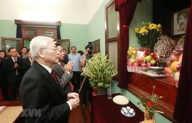 party leader president nguyen phu trong offers incense to president ho chi minh