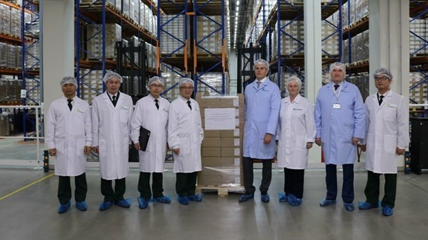 Russian company presents COVID-19 treatment drug to Viet Nam