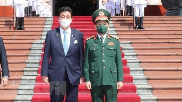 Japanese Defence Minister Kishi Nobuo visiting Viet Nam