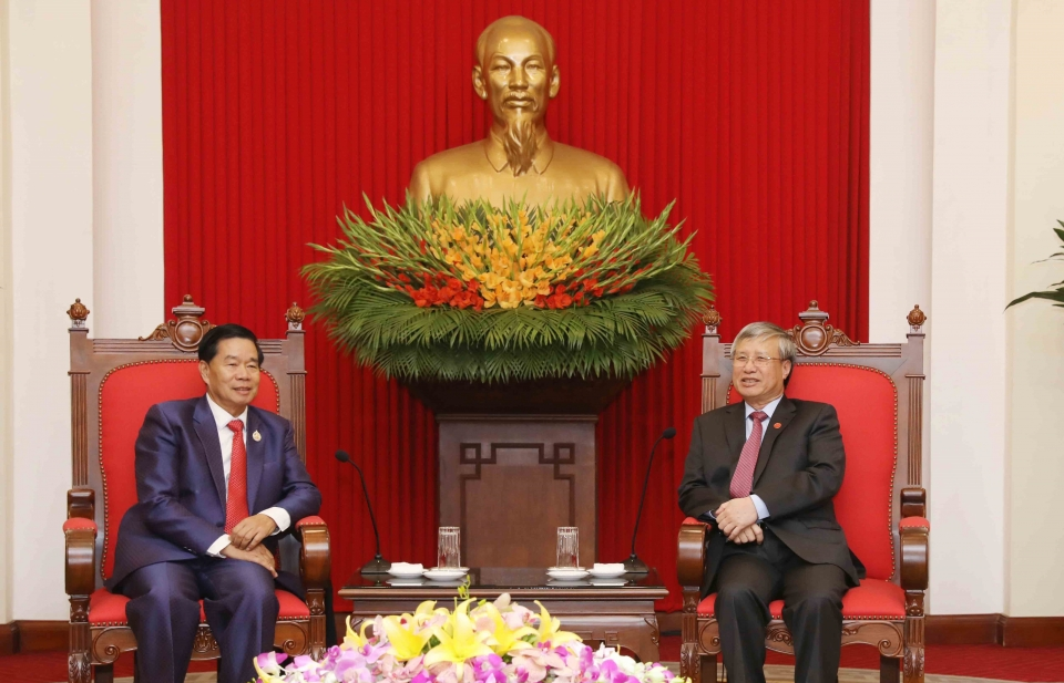 Senior CPV official receives Vientiane delegation