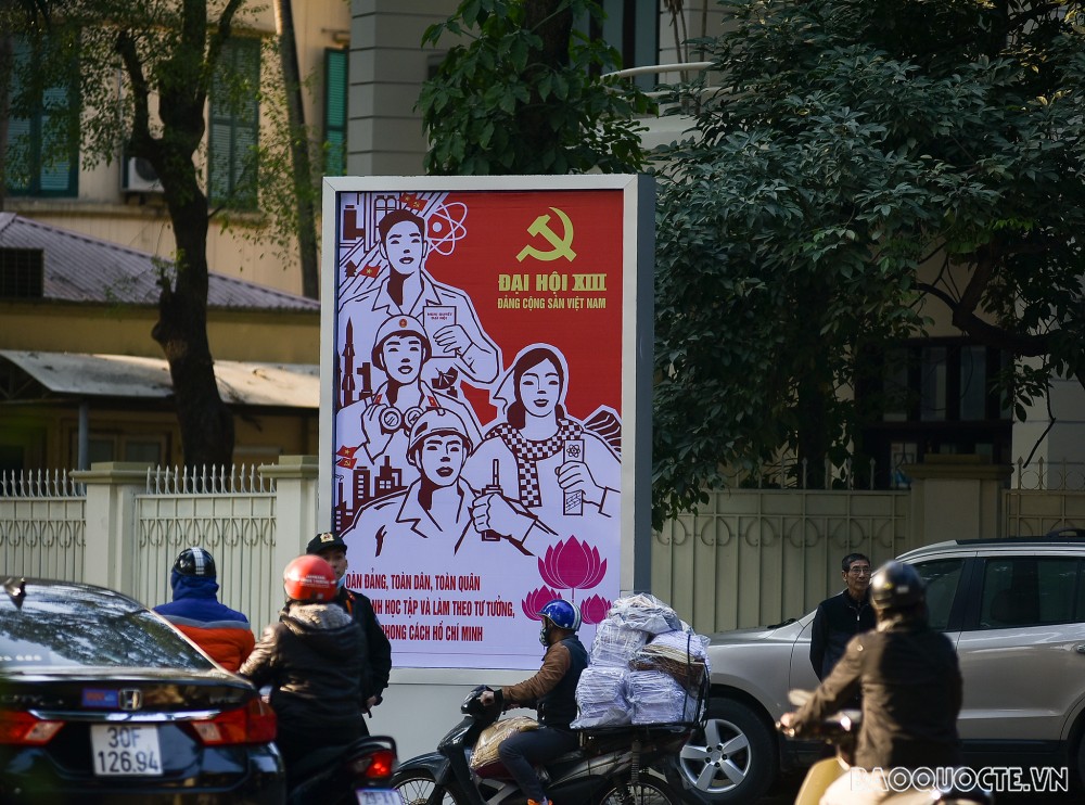 With one week to go until the start of the 13th National Party Congress, plenty of streets throughout Hanoi boast new decorations to celebrate the upcoming important political event.