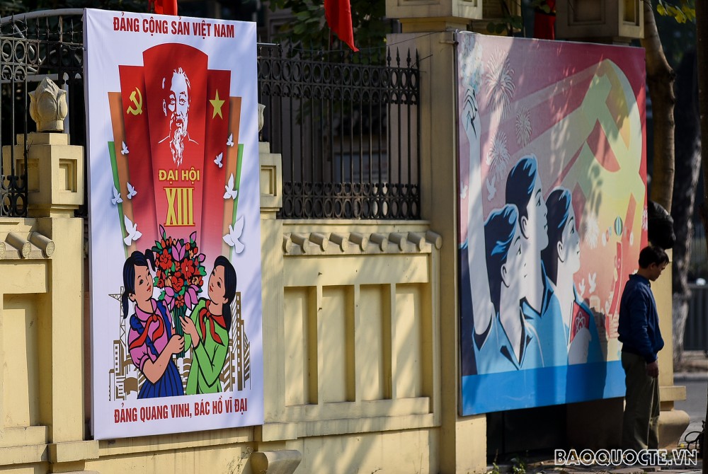 Ha Noi radiantly decorated to welcome upcoming National Party Congress Ha Noi radiantly decorated to welcome upcoming National Party Congress