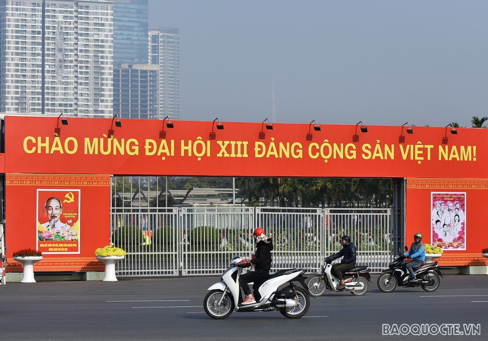 Ha Noi radiantly decorated to welcome upcoming National Party Congress