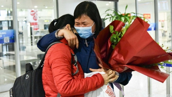 Nearly 1,700 Vietnamese people return home safely from Ukraine