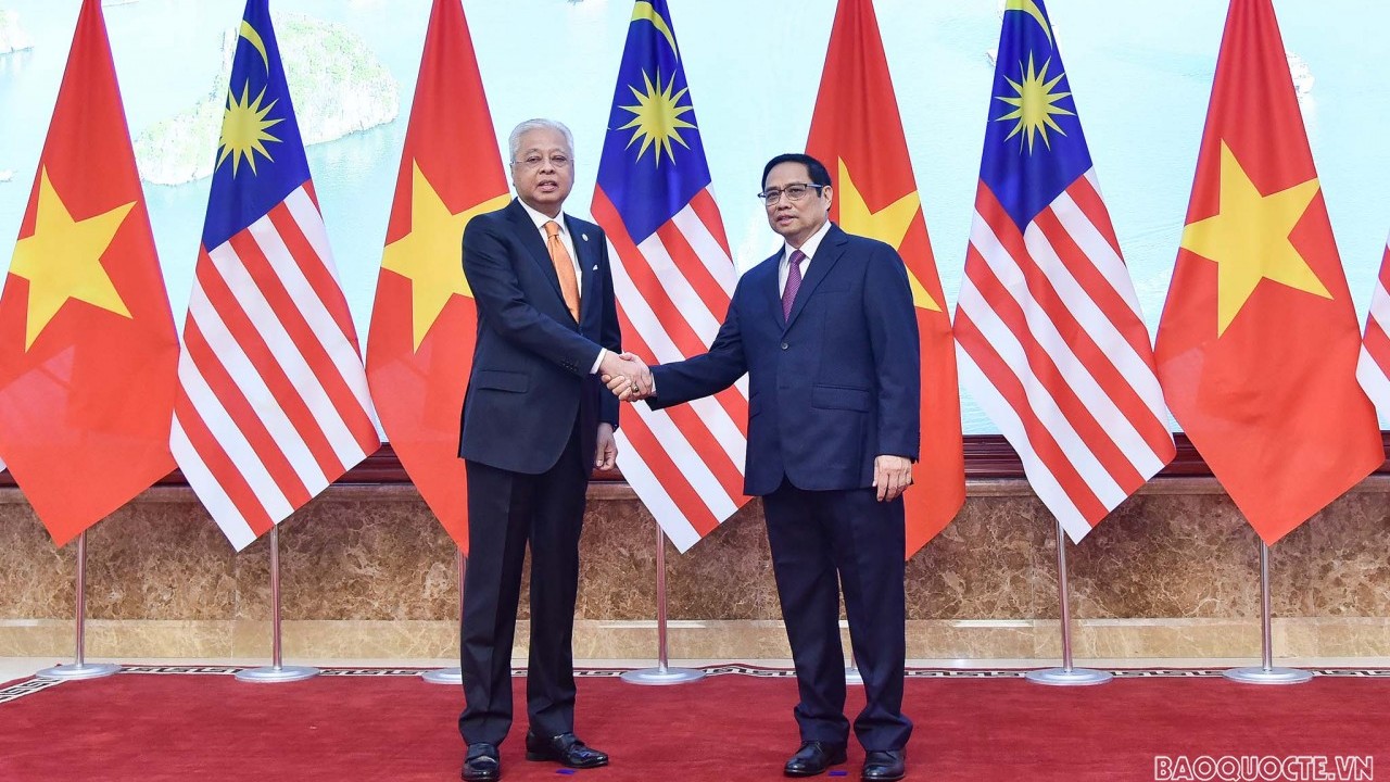 Malaysian PM concludes official visit to Viet Nam