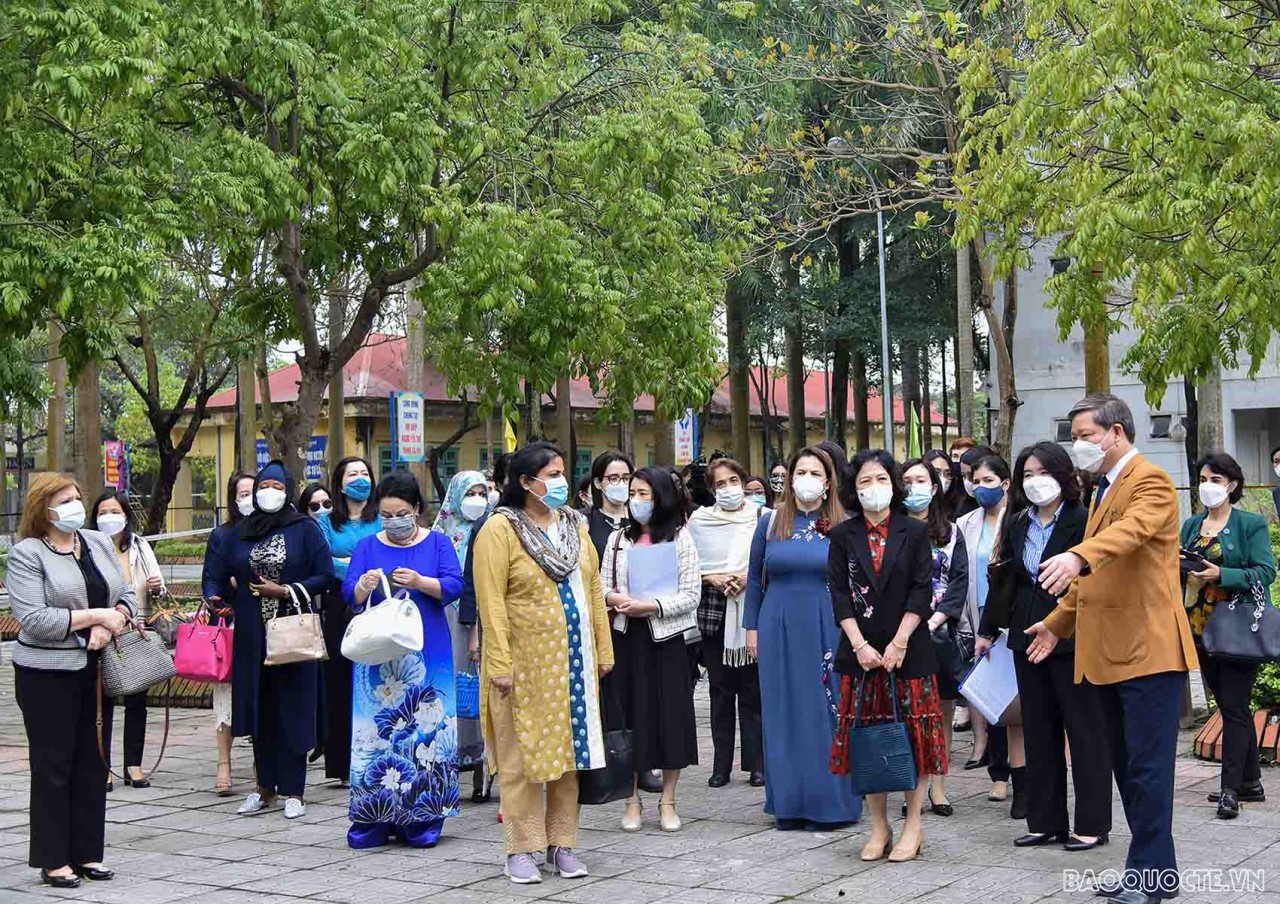 Đoàn Ngoại giao tại Việt Nam thăm Trung tâm công tác xã hội tỉnh Vĩnh Phúc