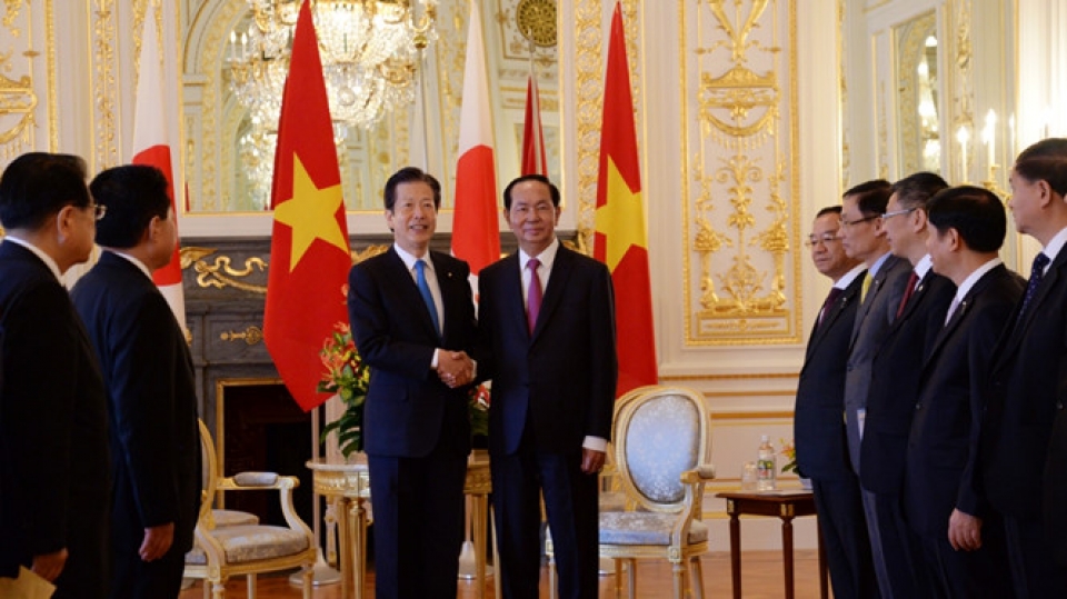 president receives japans komeito chief representative