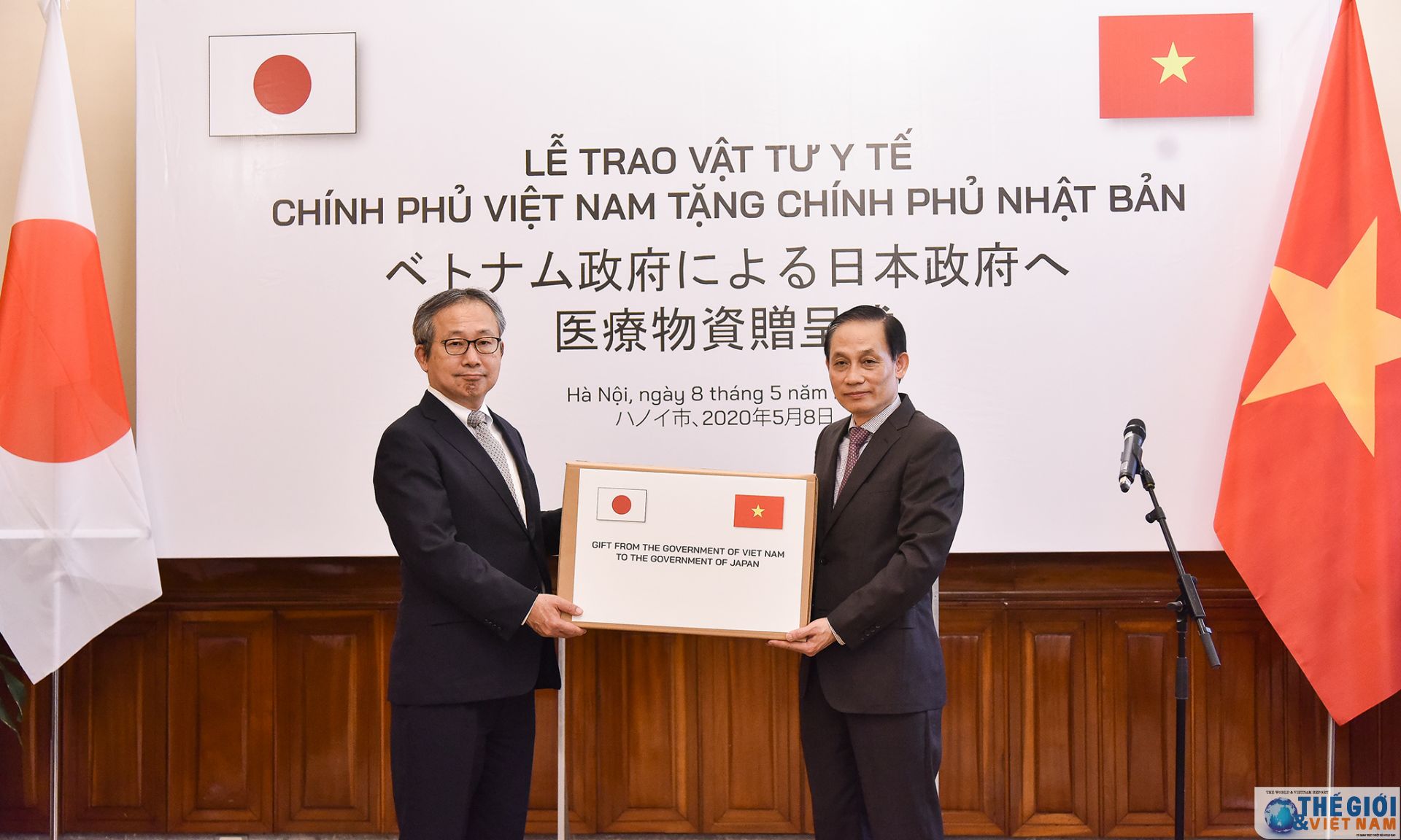 vietnam presents 140000 medical face masks to japan to help fight covid 19