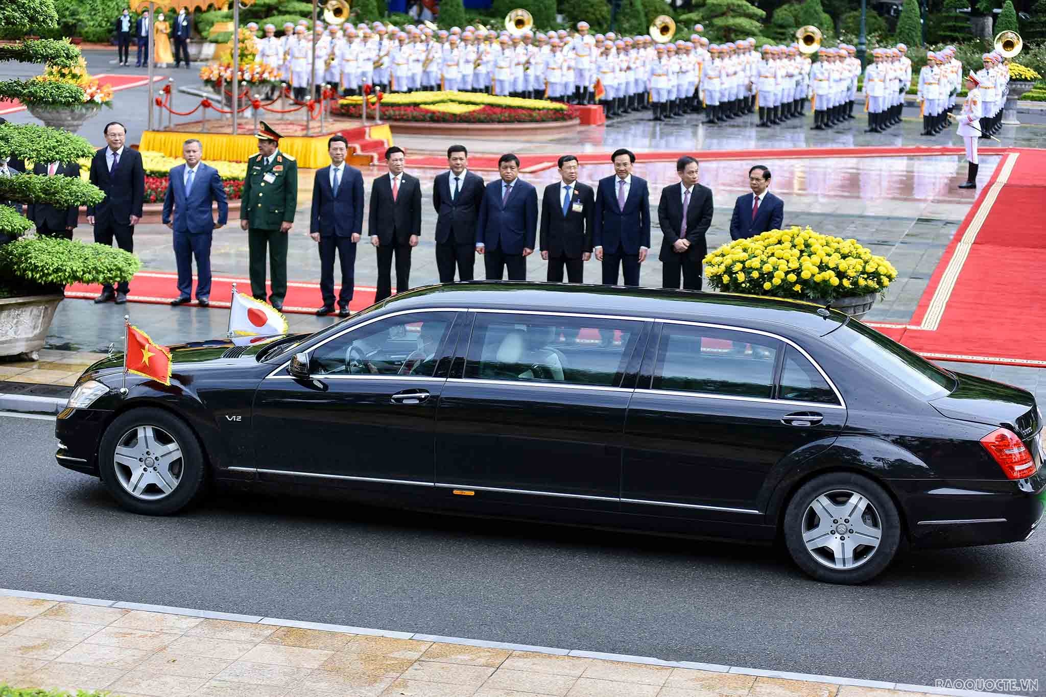 Official welcome ceremony for Japanese Prime Minister in Ha Noi