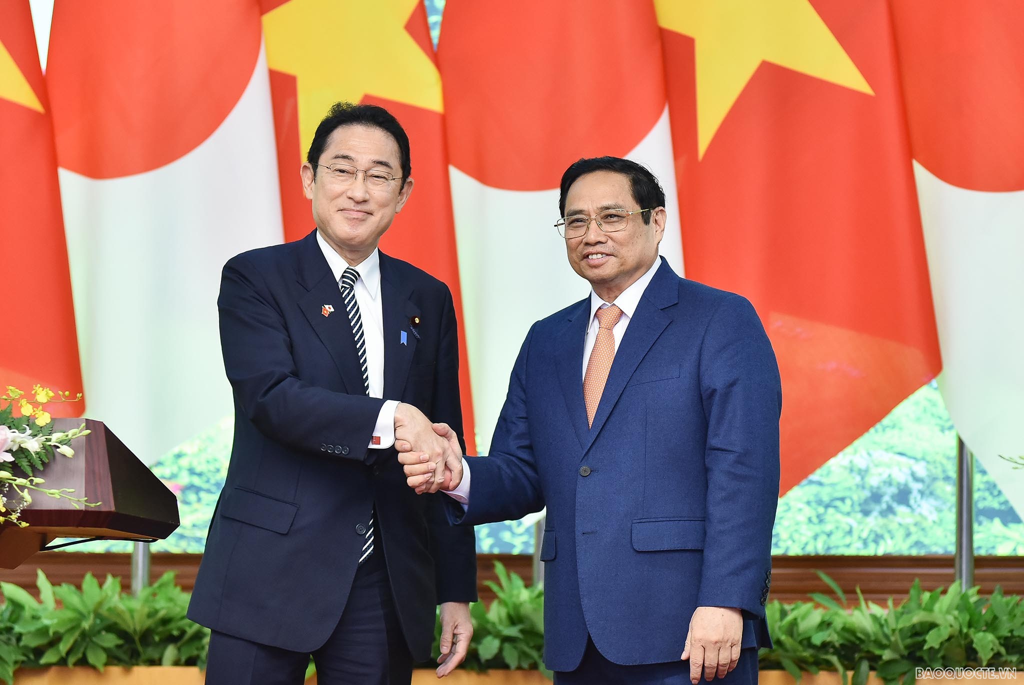 Prime Minister Pham Minh Chinh and Japanese Prime Minister Kishida Fumio hold talks