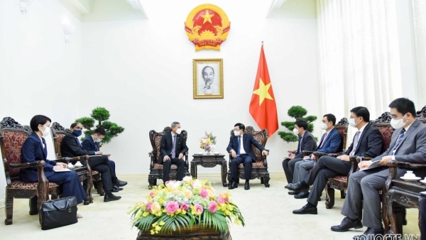 Deputy Prime Minister Pham Binh Minh received Singaporean and UK Foreign Ministers