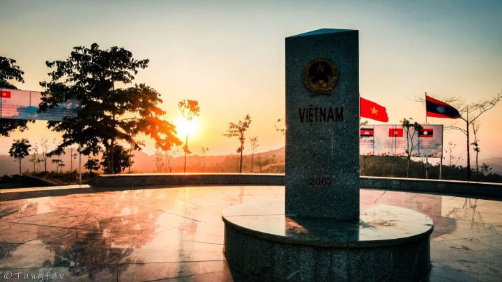 Built on a mountain of 1,086 meters above sea level, the marker is a monument to the trust and solidarity that has existed for decades between the three countries. (Photo: VTC)