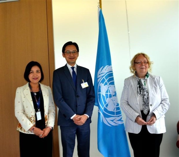 From left: Vietnamese Ambassador to the UN, the WTO and other international organisations in Geneva Le Thi Tuyet Mai, Assistant to the Foreign Minister Do Hung Viet, and UNOG Director-General Tatiana Valovaya at the meeting on June 27. (Photo: VNA)