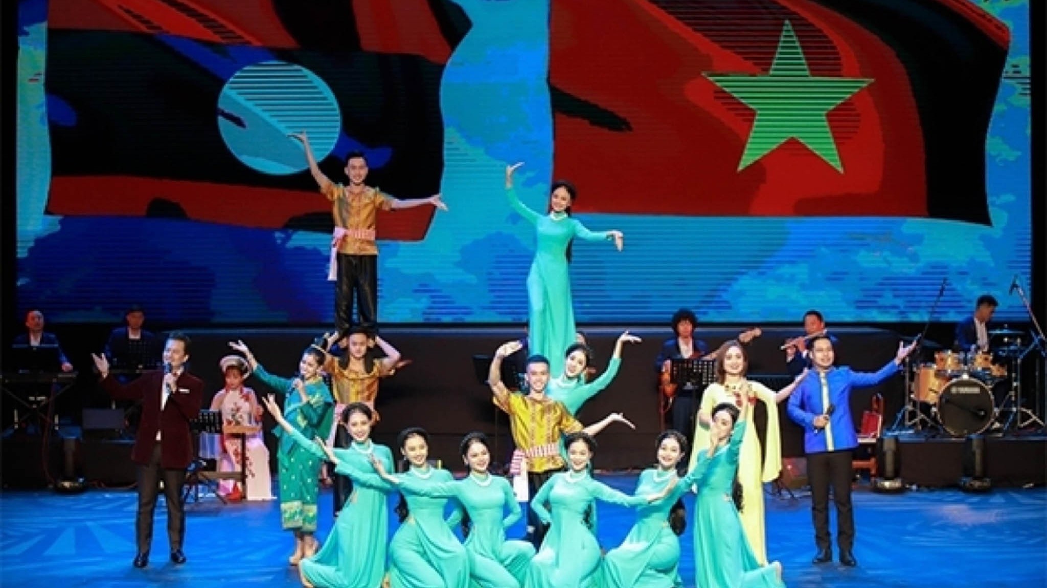 Cultural activities held to celebrate Vietnam-Laos solidarity friendship year