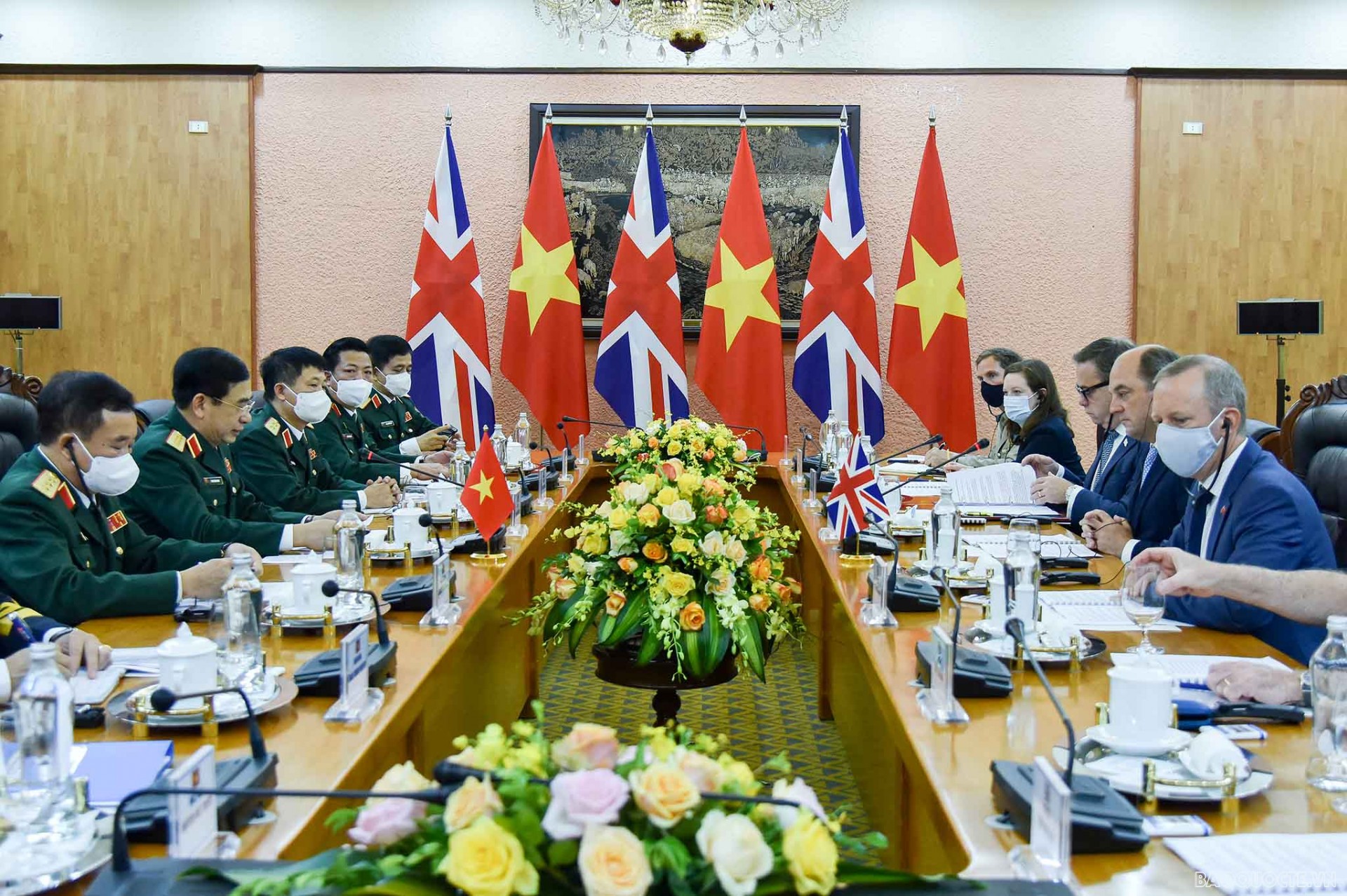 Vietnamese Defence Minister holds talks with British counterpart