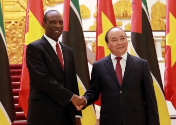 Mozambique calls for Vietnam’s investment at PMs’ talks