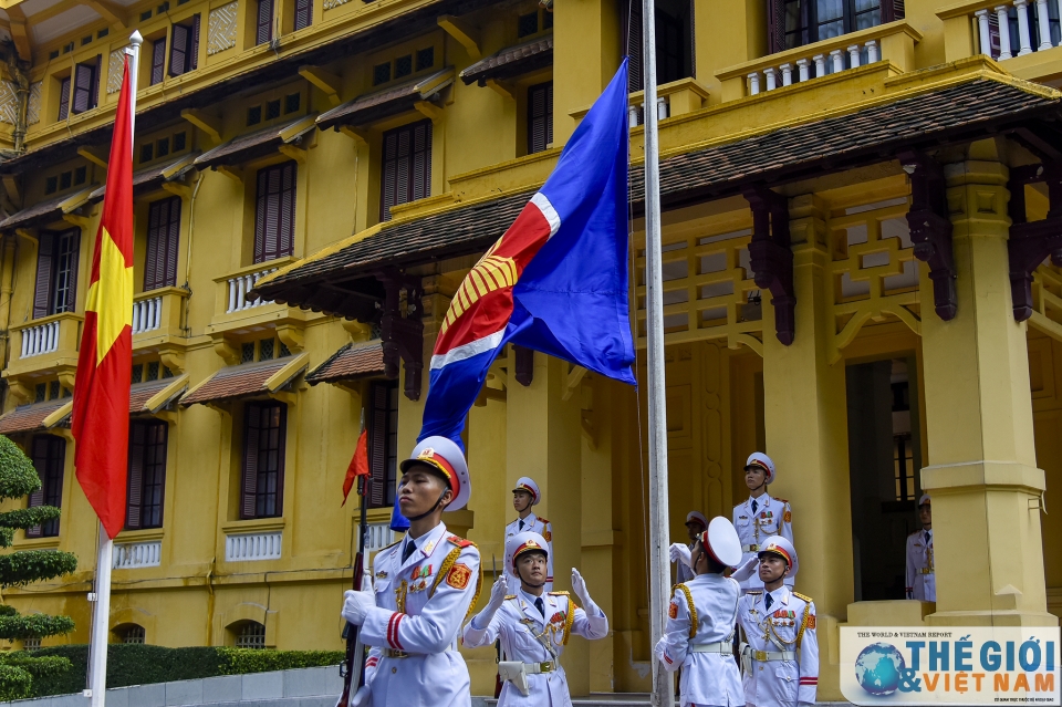 ha noi hosts flag raising ceremony to mark asean establishment