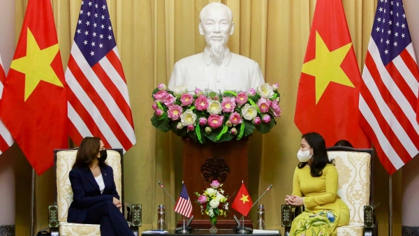 Vietnamese Vice President Vo Thi Anh Xuan welcomes US counterpart