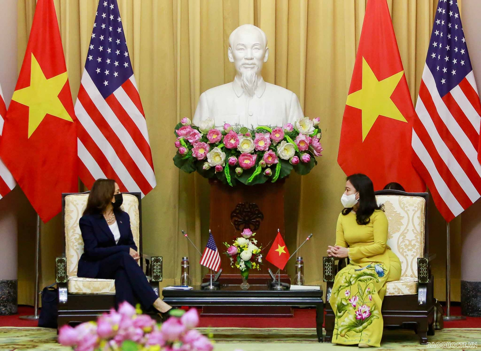 Vietnamese Vice President Vo Thi Anh Xuan welcomes US counterpart