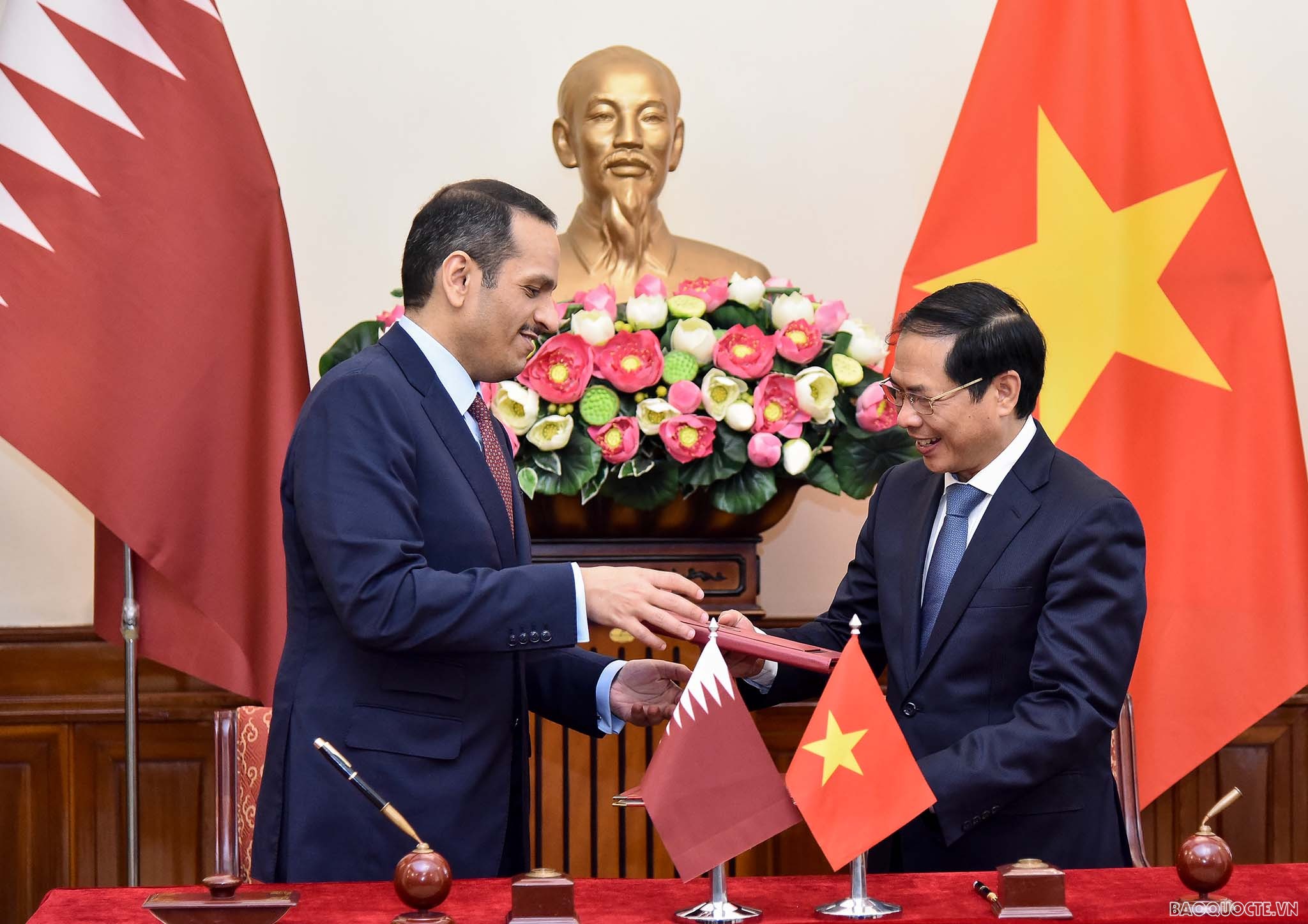 FM Bui Thanh Son welcomed and held talks with Deputy PM,FM of Qatar