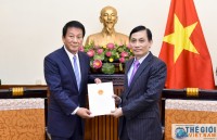 vietnam japan discuss measures to boost bilateral ties