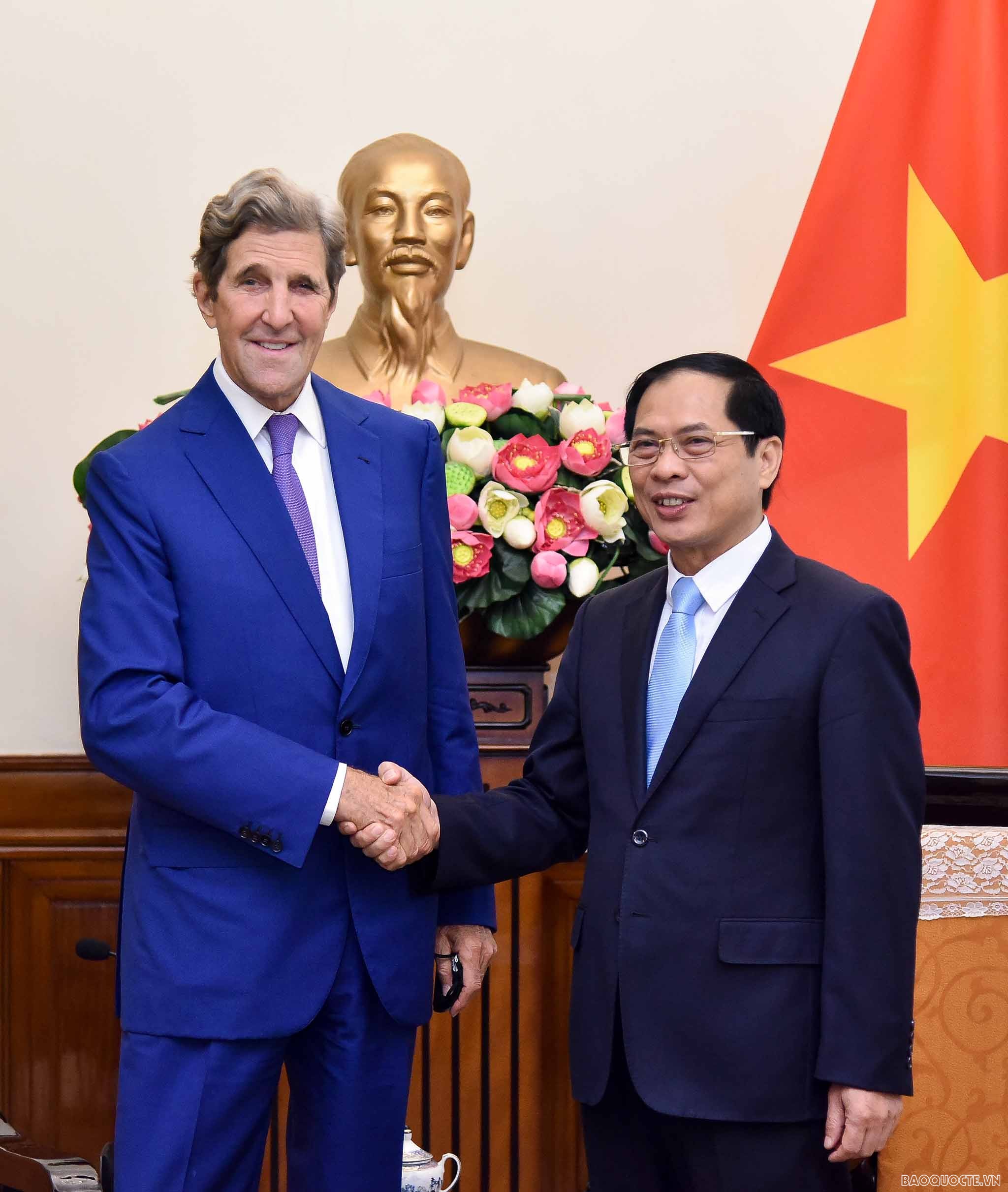 FM Bui Thanh Son received US Special Presidential Envoy for Climate John Kerry