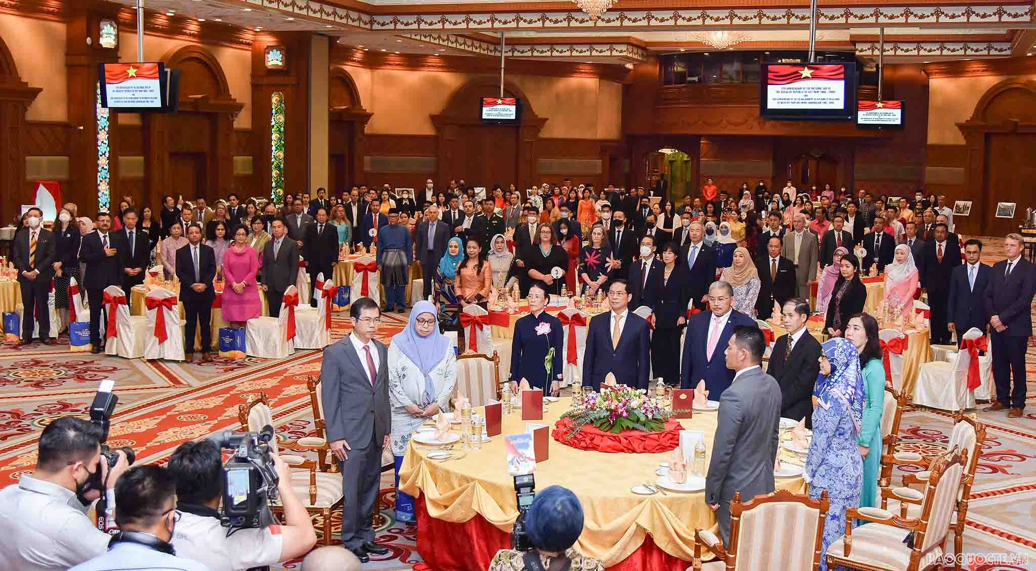 Foreign Minister Bui Thanh Son attended celebration of Vietnam National Day in Brunei