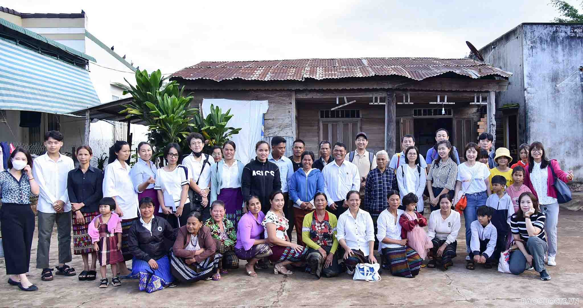 Đoàn phóng viên nước ngoài thăm nơi giáo dân Đắk Lắk sinh hoạt tôn giáo