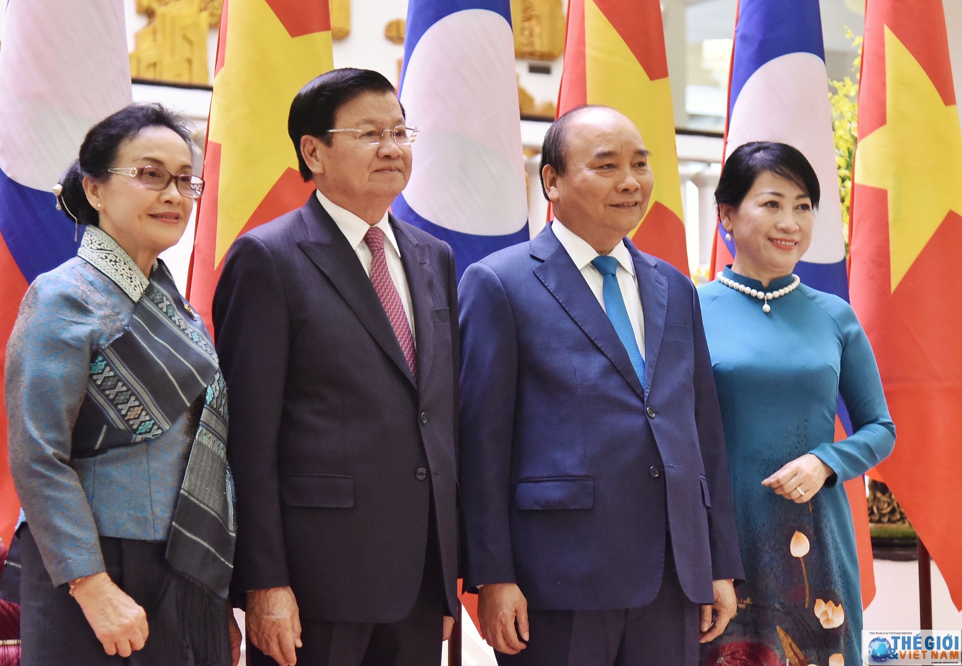 pm phuc hosts welcome ceremony holds talks with lao counterpart