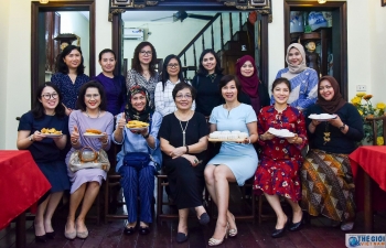 The ASEAN Women’s Circle of Ha Noi experiences making traditional Vietnamese dishes