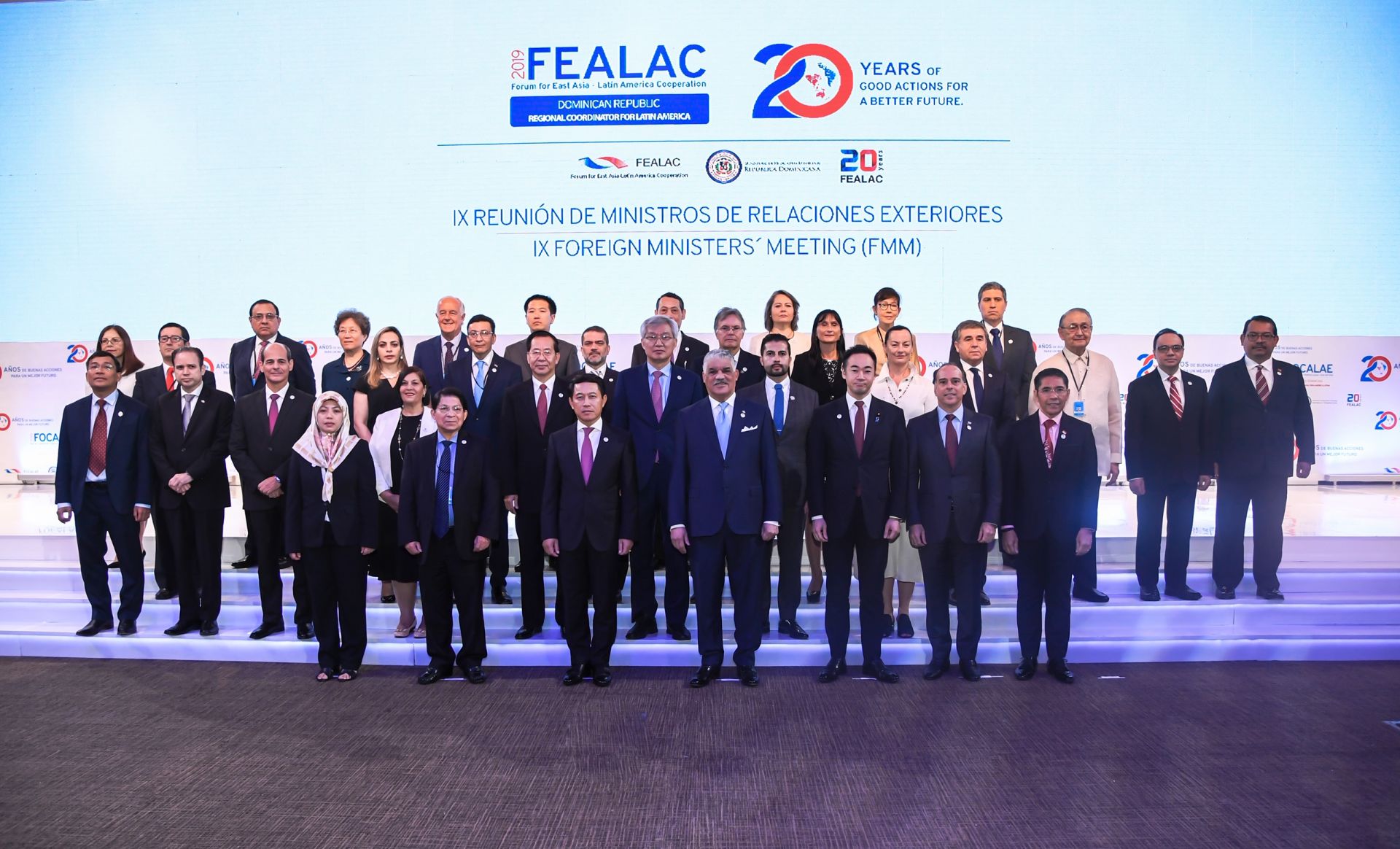 vietnam attends fealac foreign ministers meeting